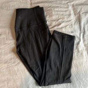 Athleta Salutation Stash Capri ST Black